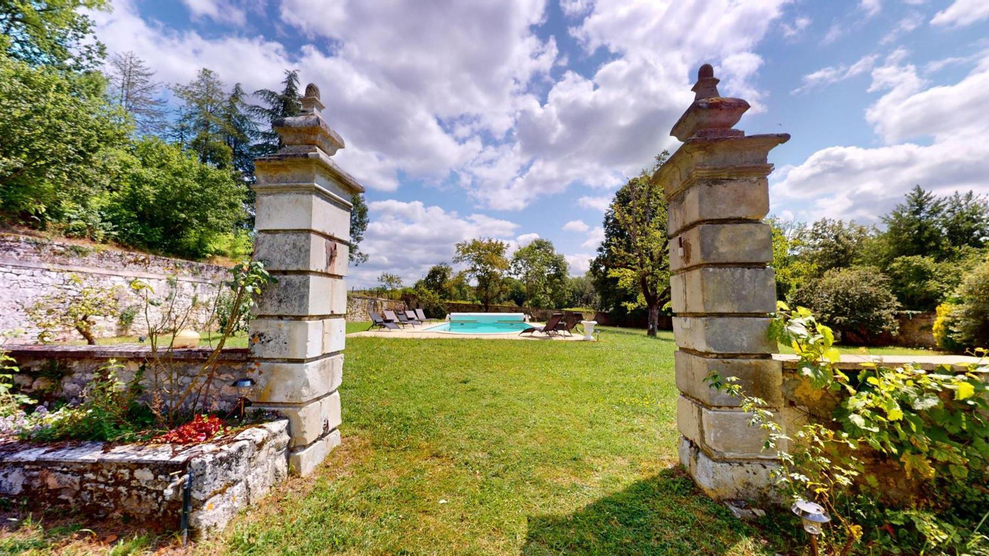 Gite Chateau Du Colombier - Piscine Chauffee Vila Mailly-le-Château Exterior foto